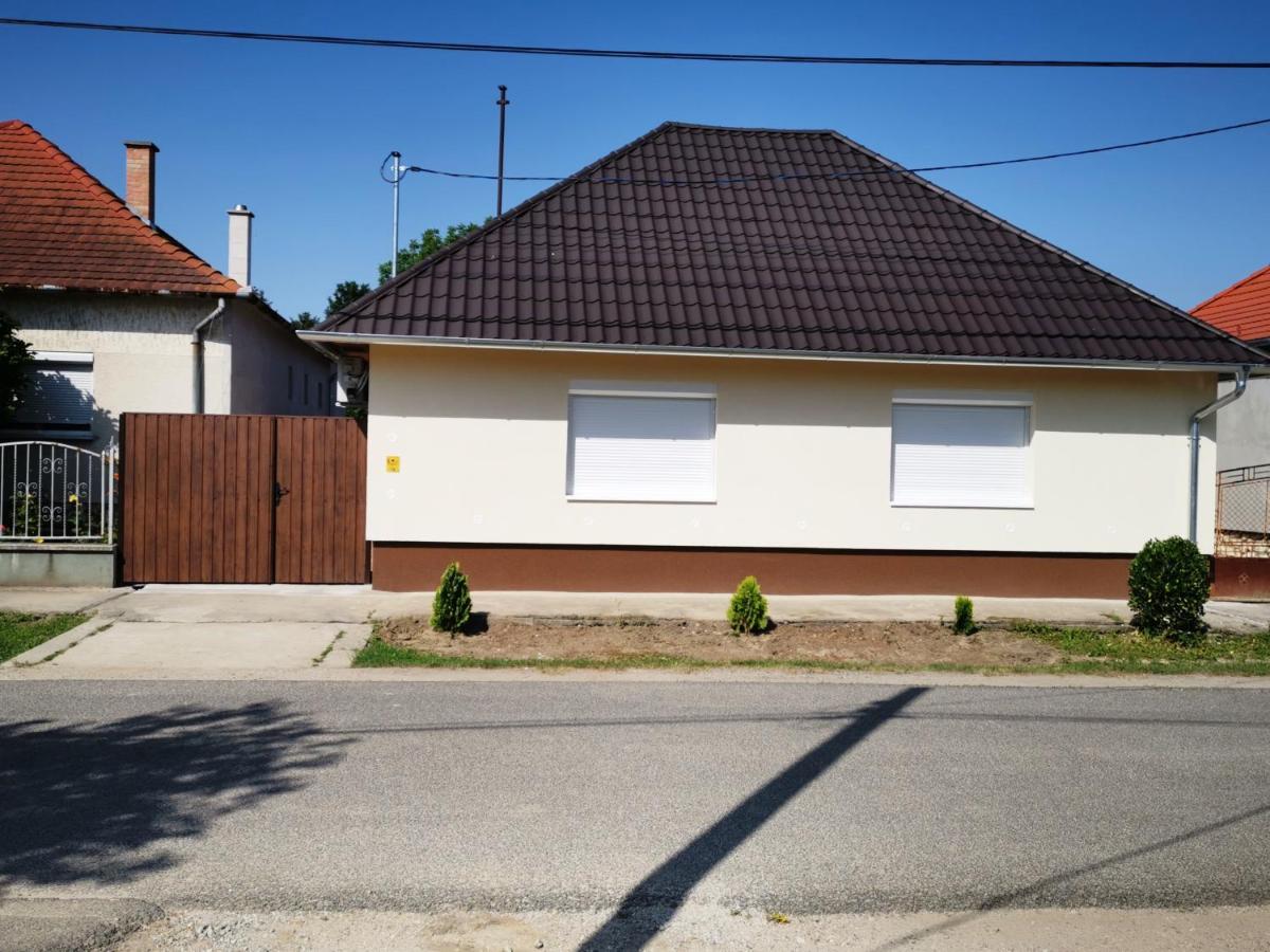 Lili Apartman Harkány Extérieur photo